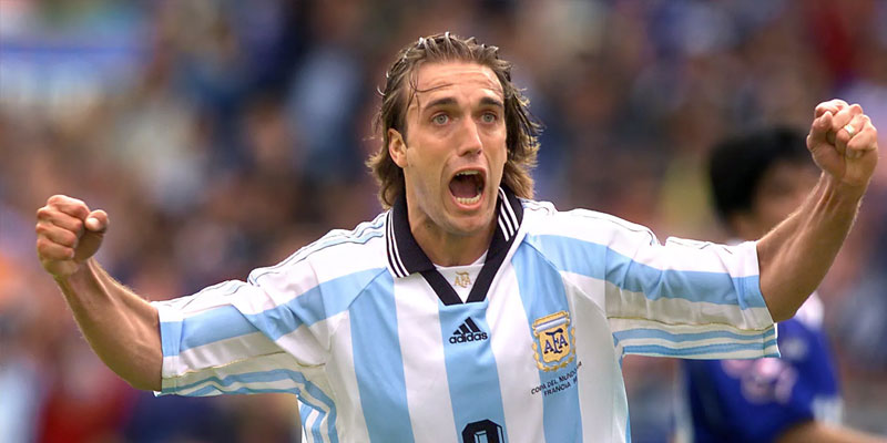 Gabriel Batistuta - Ông vua sư tử với những cú sút chân trái đầy uy lực